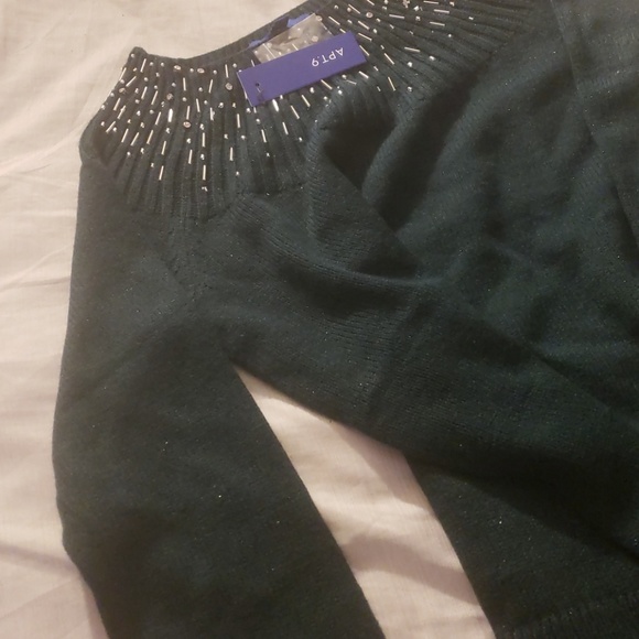 Sweater - Picture 2 of 3